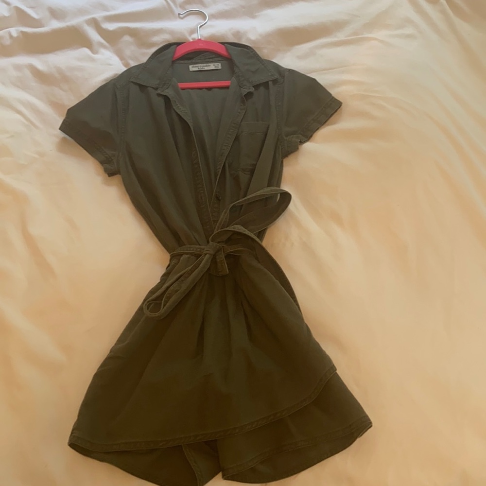 Green front tie dress